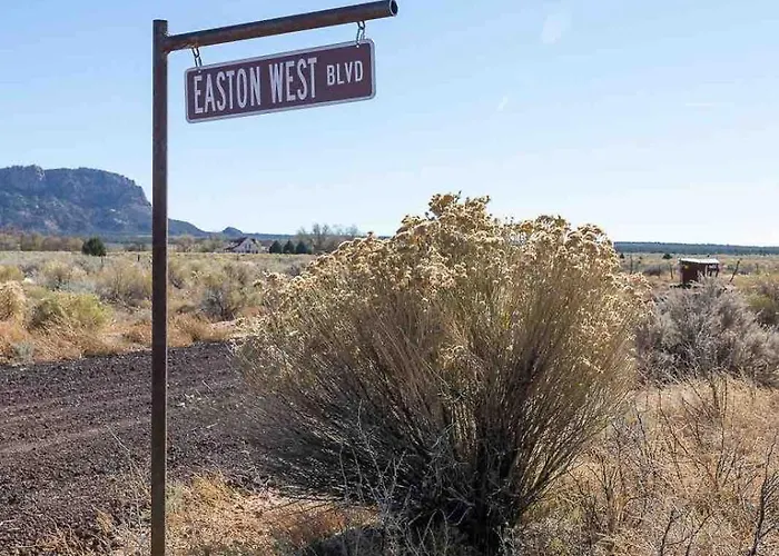 Glitter And Grit! The Wild West 40 Homestead Holiday home *